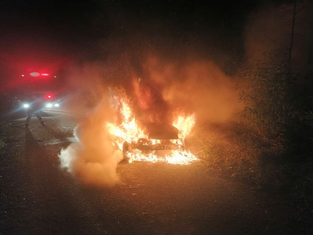 SEYİR HALİNDEKİ OTOMOBİL ALEV ALDI