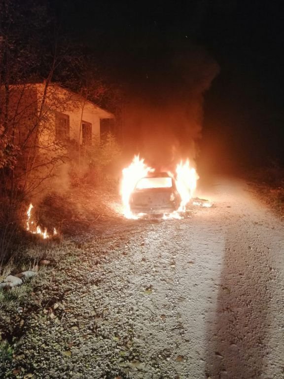 SEYİR HALİNDEKİ OTOMOBİL ALEV ALDI