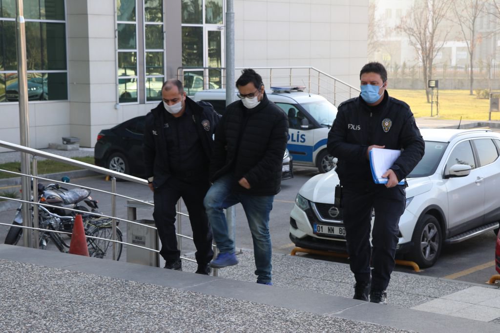 SİLAHLI SALDIRGAN ADLİYEDE !