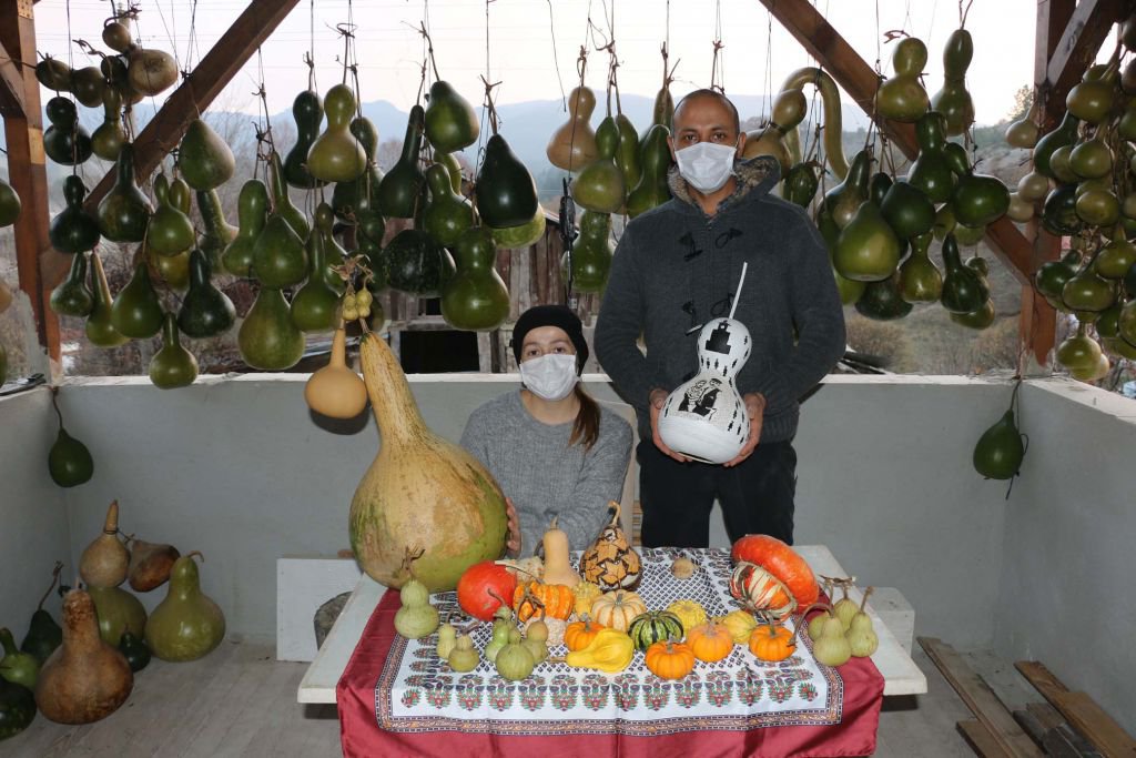 SU KABAĞINDAN SANAT ÇIKARIYOR