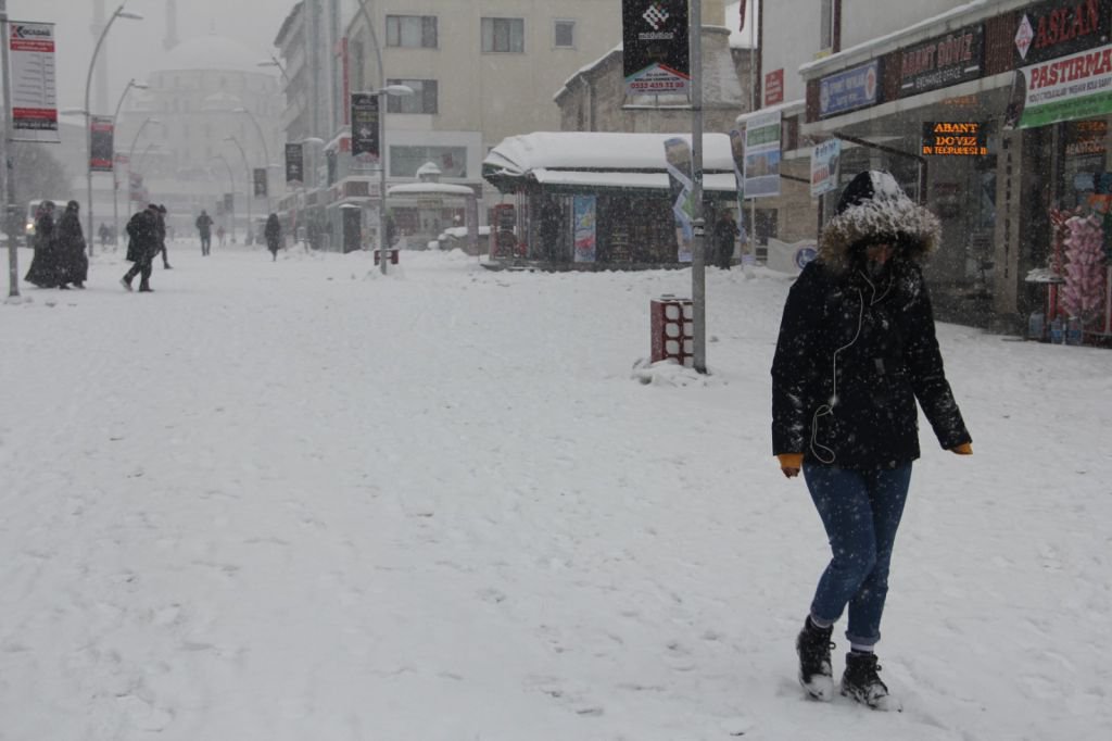 TABİATIN KALBİ KARA DOYDU