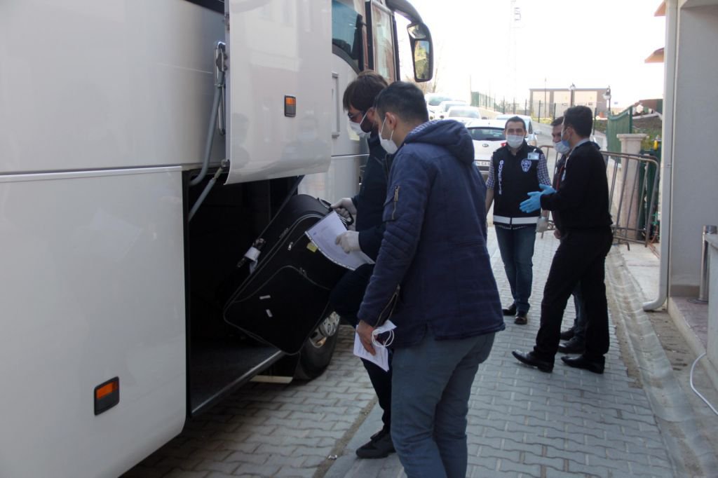 TEK TEK EVLERİNE GÖNDERİLİYORLAR..