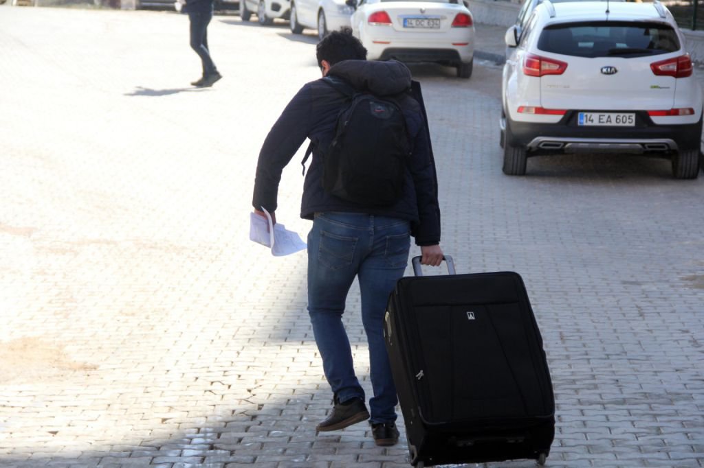 TEK TEK EVLERİNE GÖNDERİLİYORLAR..