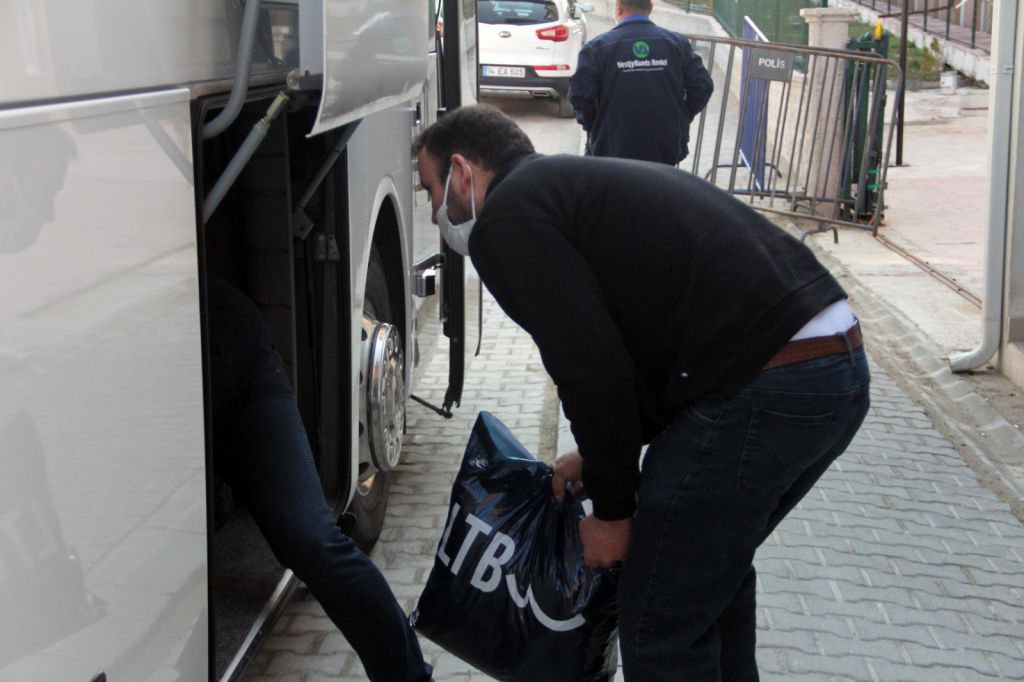 TEK TEK EVLERİNE GÖNDERİLİYORLAR..