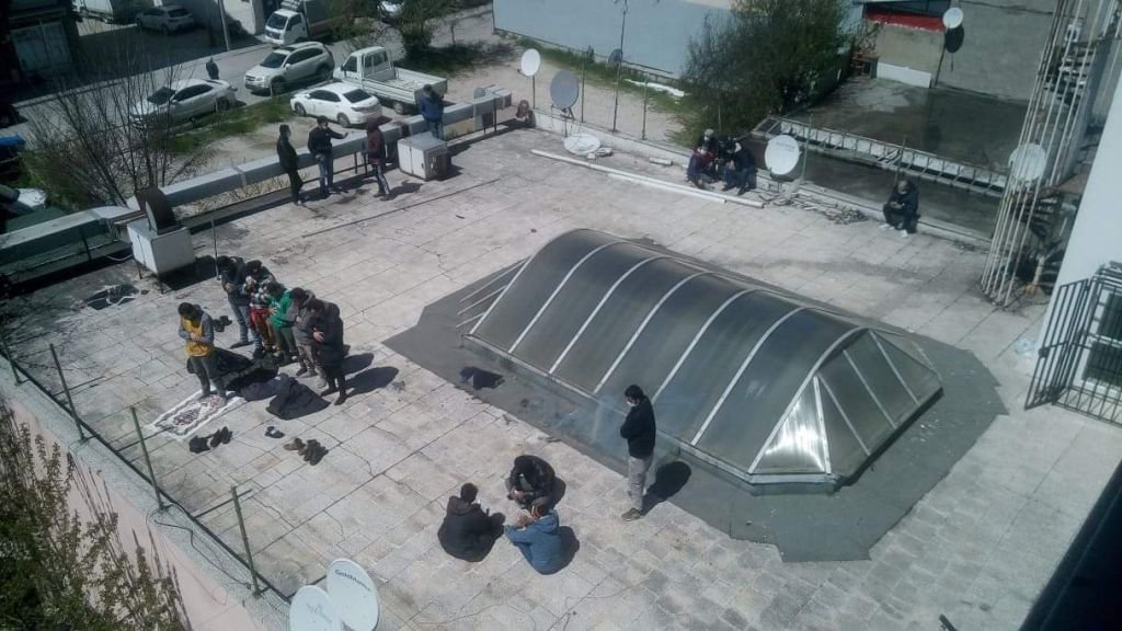 TERASTA CEMAATLE NAMAZ KILDILAR !