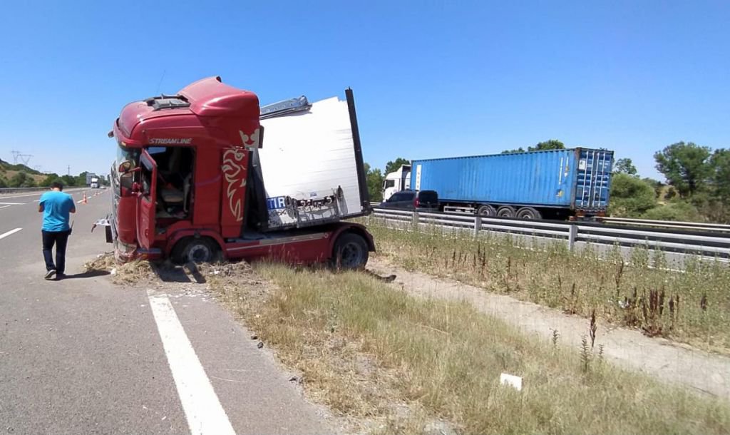 TIR REFÜJE DEVRİLDİ