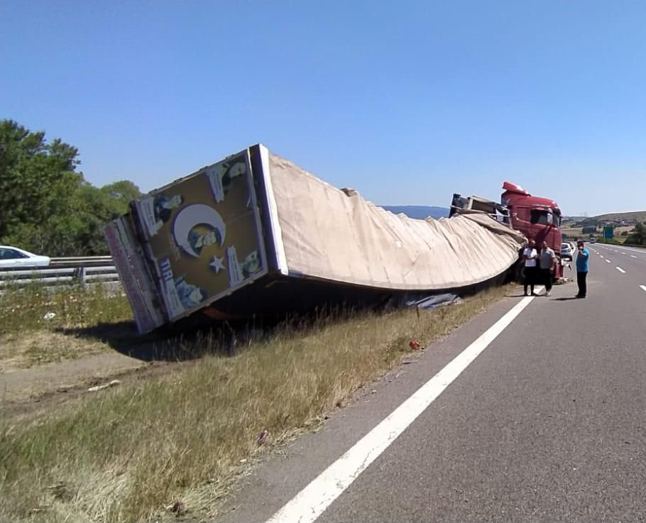 TIR REFÜJE DEVRİLDİ