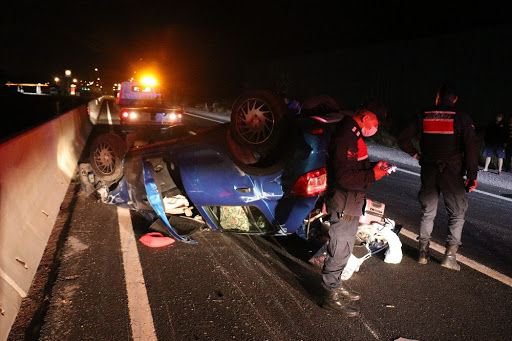 TRAKTÖRE ÇARPIP TAKLA ATTI