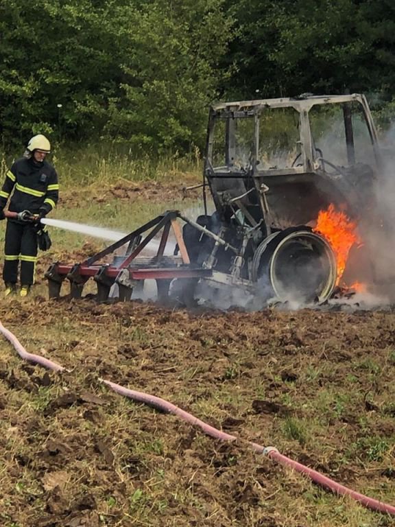 TRAKTÖRÜ ALEVLER SARDI