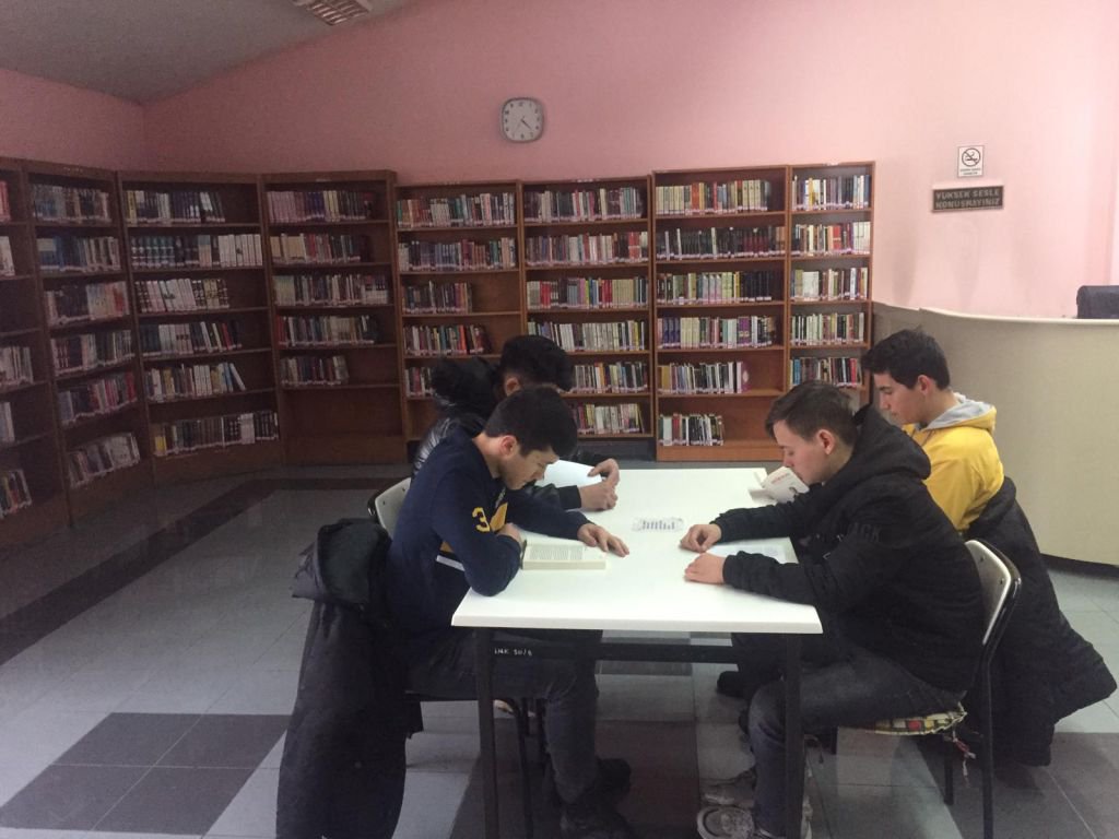 ÜLKÜ OCAKLARI KÜTÜPHANEDE  KAMPA GİRDİ
