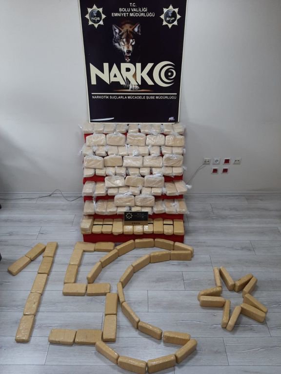 UYUŞTURUCU TACİRLERİ SUÇÜSTÜ YAKALANDI