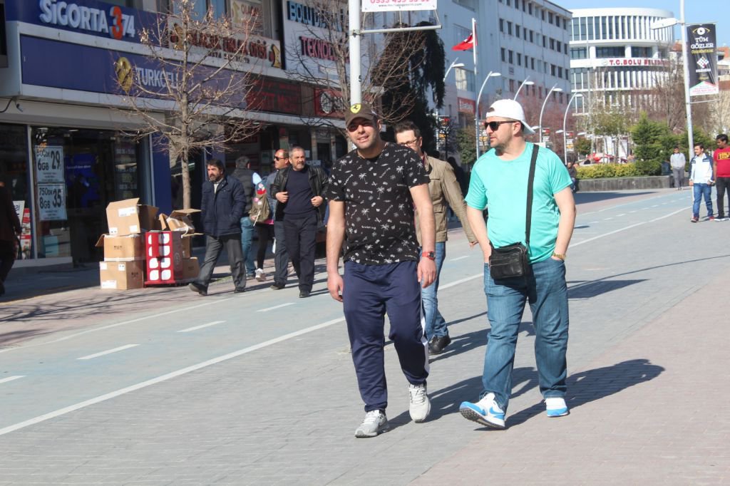 VATANDAŞ NE GİYECEĞİNİ BİLEMİYOR