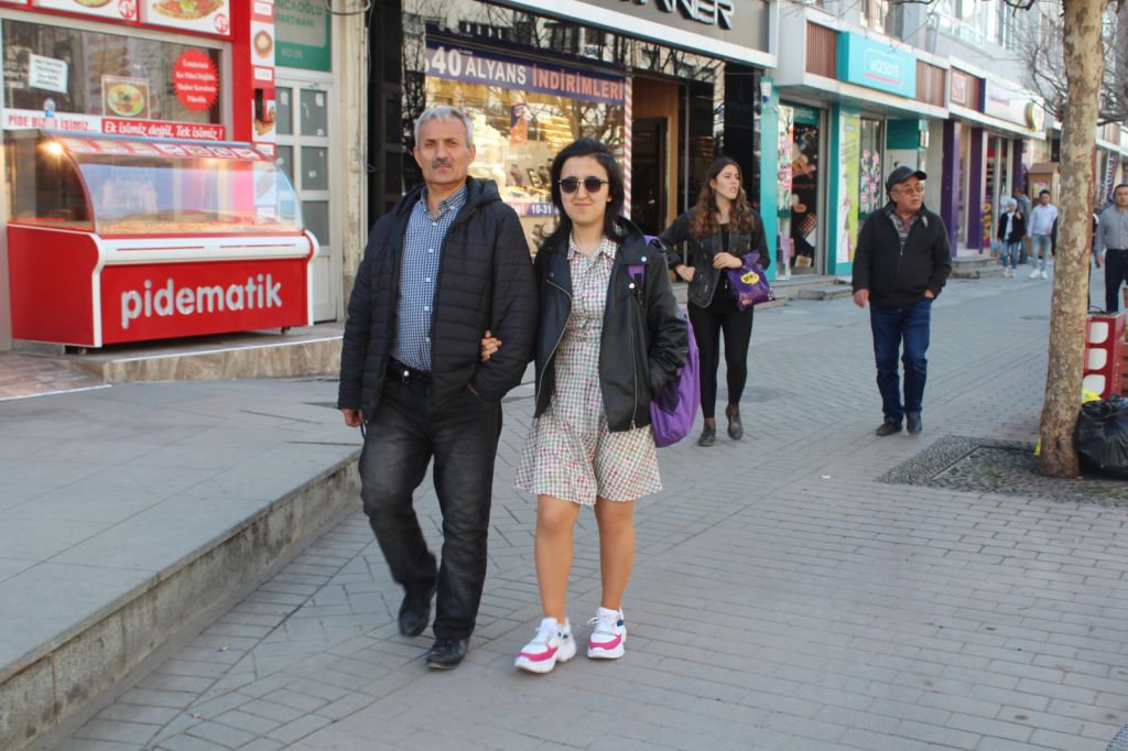 VATANDAŞ NE GİYECEĞİNİ BİLEMİYOR