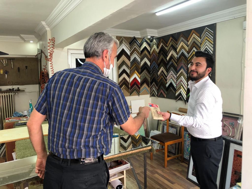 VATANDAŞLARA KAHVE İKRAM ETTİLER