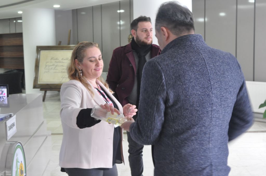 VATANDAŞLARIN ATEŞİNİ ÖLÇÜYOR