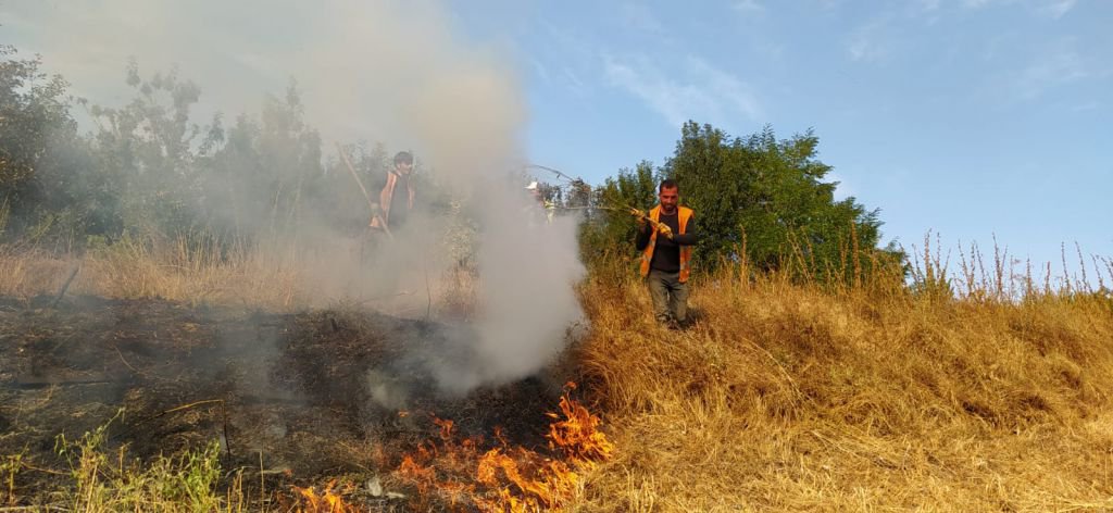YANGINI ELLERİNDE ÇALILARLA SÖNDÜRDÜLER