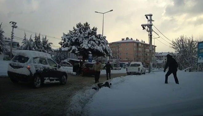 YAŞLI ADAM NEYE UĞRADIĞINI ŞAŞIRDI