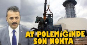 ÖZCAN’A HEYKEL YERİNE CANLI AT VERECEK