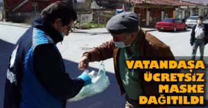 VATANDAŞA ÜCRETSİZ MASKE DAĞITTILAR
