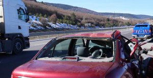 ARAÇTA SIKIŞAN KADINI İTFAİYE KURTARDI