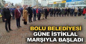 BELEDİYE GÜNE İSTİKLAL MARŞIYLA BAŞLADI
