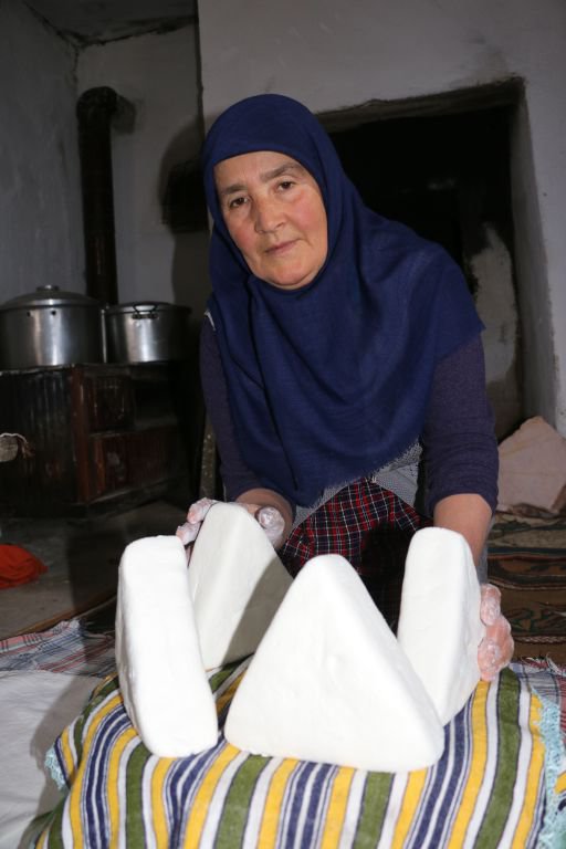 KEŞ YAPARAK EV EKONOMİSİNİ KATKI SAĞLIYOR