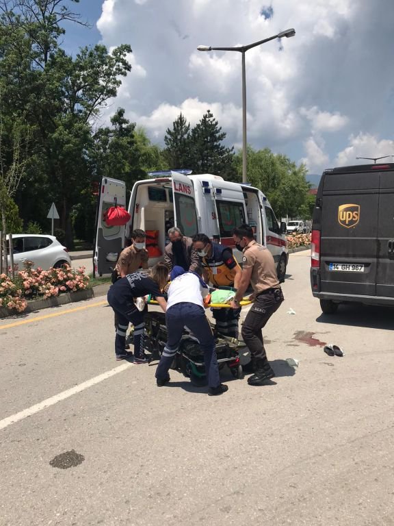 70 YAŞINDAKİ KADINA KARGO ARACI ÇARPTI