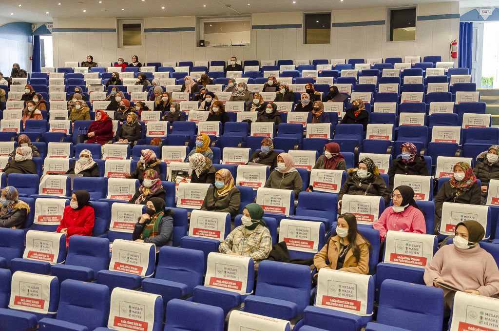 ANNELER ÜNİVERSİTEDE EĞİTİM PROGRAMINDA BULUŞTU