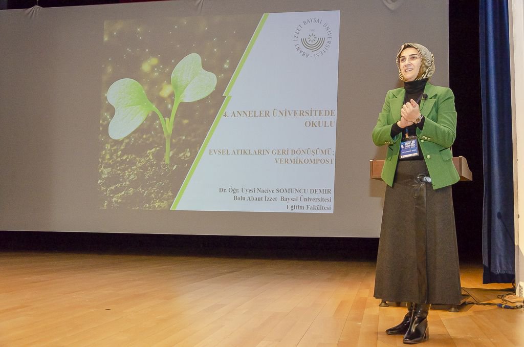 ANNELER ÜNİVERSİTEDE EĞİTİM PROGRAMINDA BULUŞTU