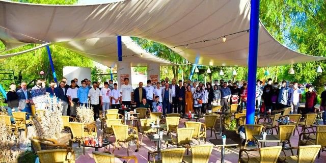 AK GENÇLİK BİR ARAYA GELDİ