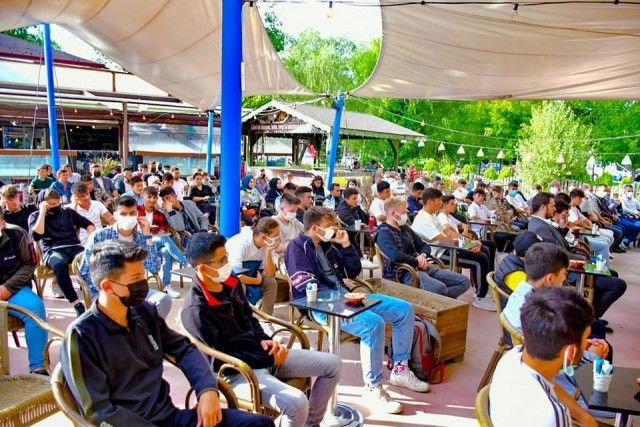 AK GENÇLİK BİR ARAYA GELDİ