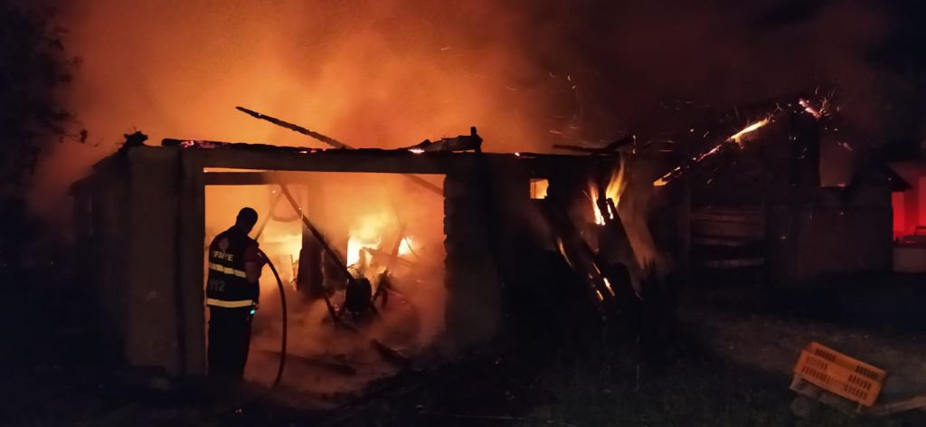 SAZAKŞEYHLER KÖYÜ'NDE KORKUTAN YANGIN