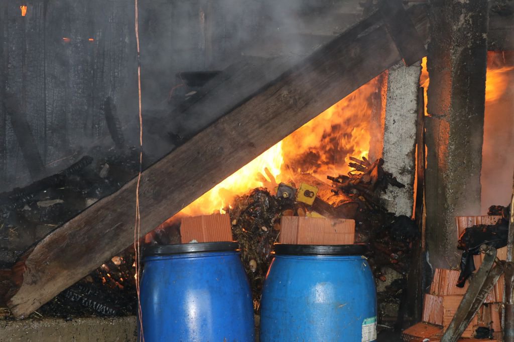 ALEVLER BİR ANDA SARDI !