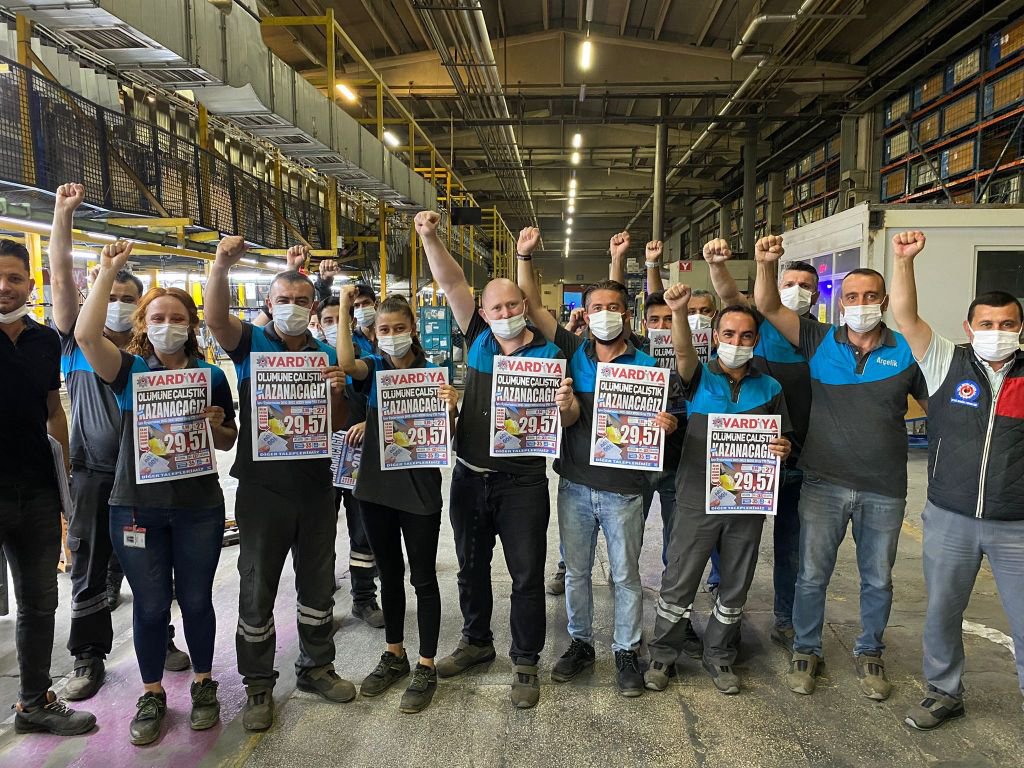 ARÇELİK İŞÇİLERİ MASADA