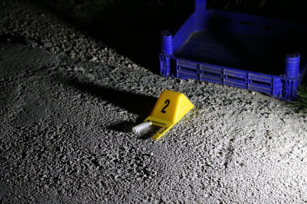 AV TÜFEĞİYLE MAHALLEYİ AYAĞA KALDIRDI