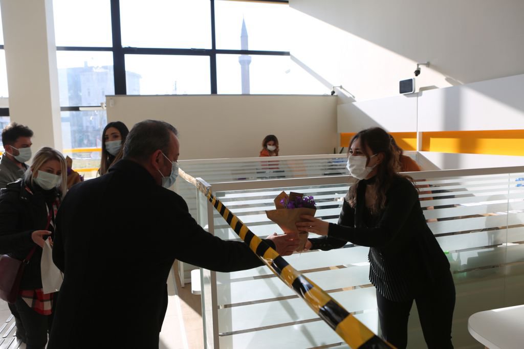 BAŞKAN ÖZCAN'DAN KADINLARA SÜRPRİZ