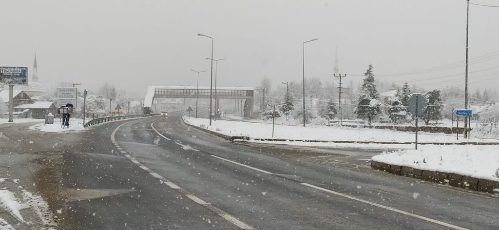 KAR YAĞIŞI ULAŞIMI YAVAŞLATTI