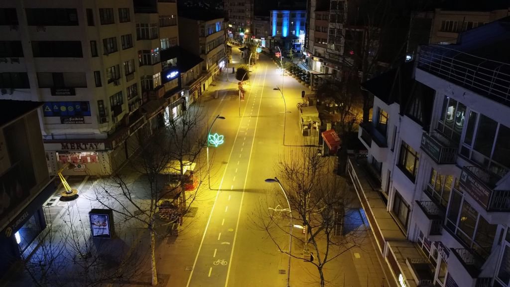 BOLU SOKAKLARINDA SESSİZLİK HAKİM