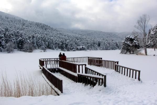 BOLU’DA GÖL BUZ TUTTU