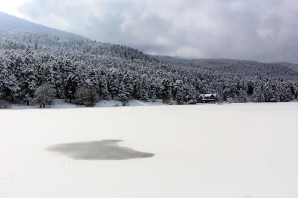 BOLU’DA GÖL BUZ TUTTU