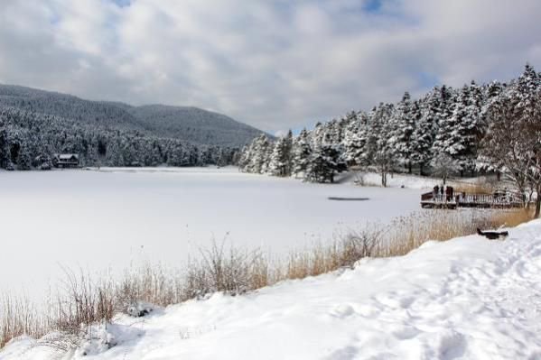 BOLU’DA GÖL BUZ TUTTU
