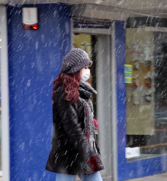 BOLU'DA LAPA LAPA KAR YAĞIYOR