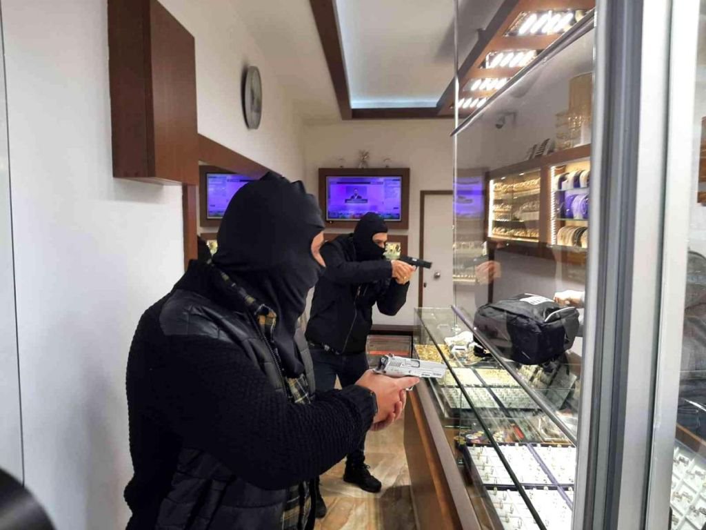 BOLU’DA NEFES KESEN KUYUMCU SOYGUNU TATBİKATI