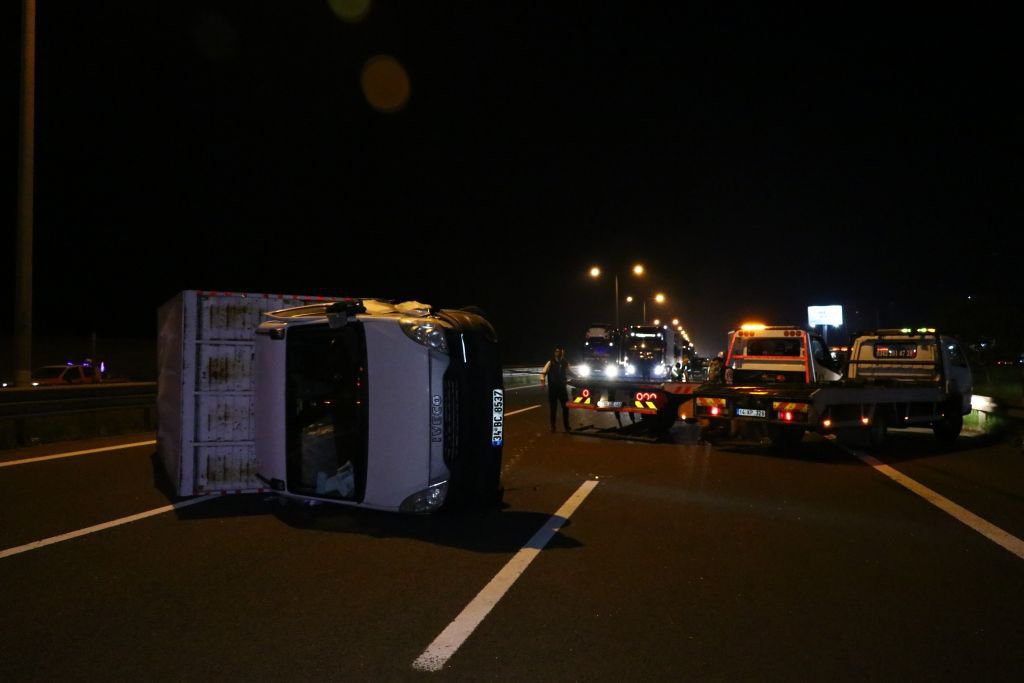 BOLU’DA OTOMOBİL KAMYONETLE ÇARPIŞTI