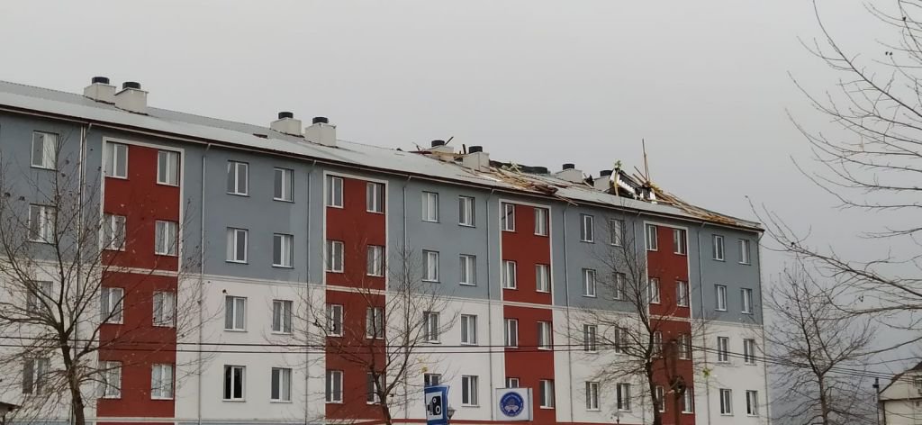 BOLU'DA YURDUN ÇATISI UÇTU