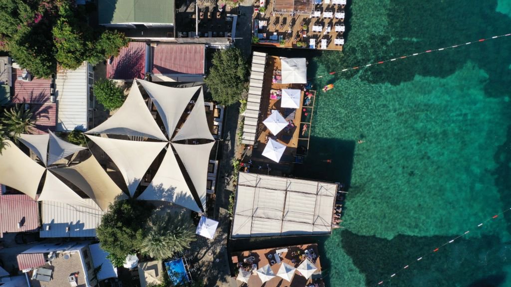 BOLULU İŞ İNSANI BODRUM’DA BEACH AÇTI
