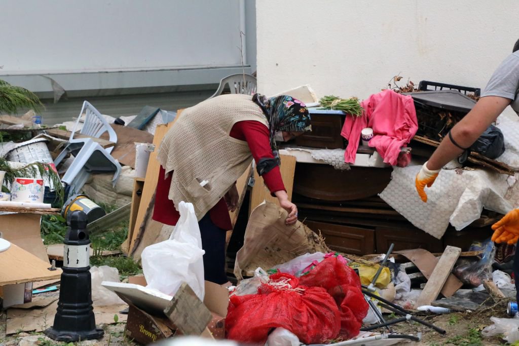 ÇÖPLERİ TOPLATMAMAK İÇİN DİRENDİ