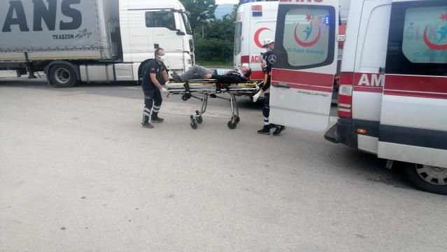 DURAN ARACA ARKADAN ÇARPTI