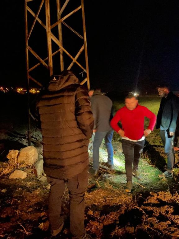 ELEKTRİK DİREĞİNE ASILI HALDE BULUNDU