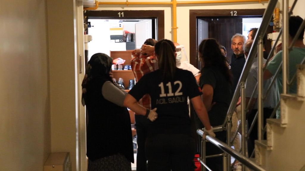 EVİNE GELENLER KORKUNÇ MANZARAYLA KARŞILAŞTI